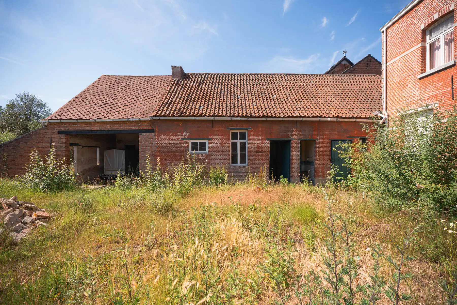Karaktervolle, te renoveren woning met tal van mogelijkheden foto 27