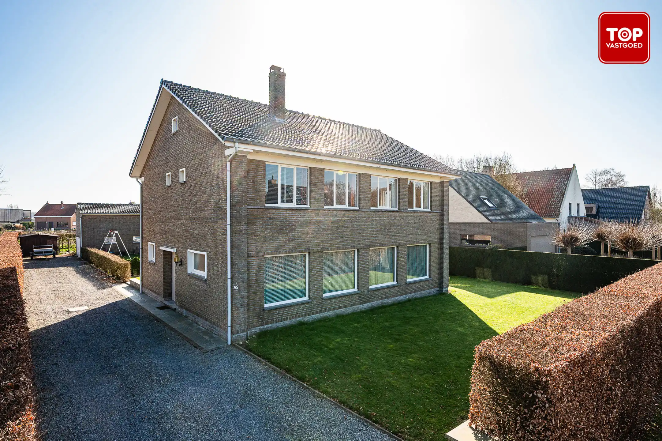 Hoofdfoto van de publicatie: Ruime woning met uitzonderlijk potentieel op rustig gelegen perceel