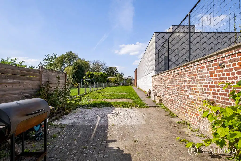 Ruime woning met grote tuin in Kooigem foto 12
