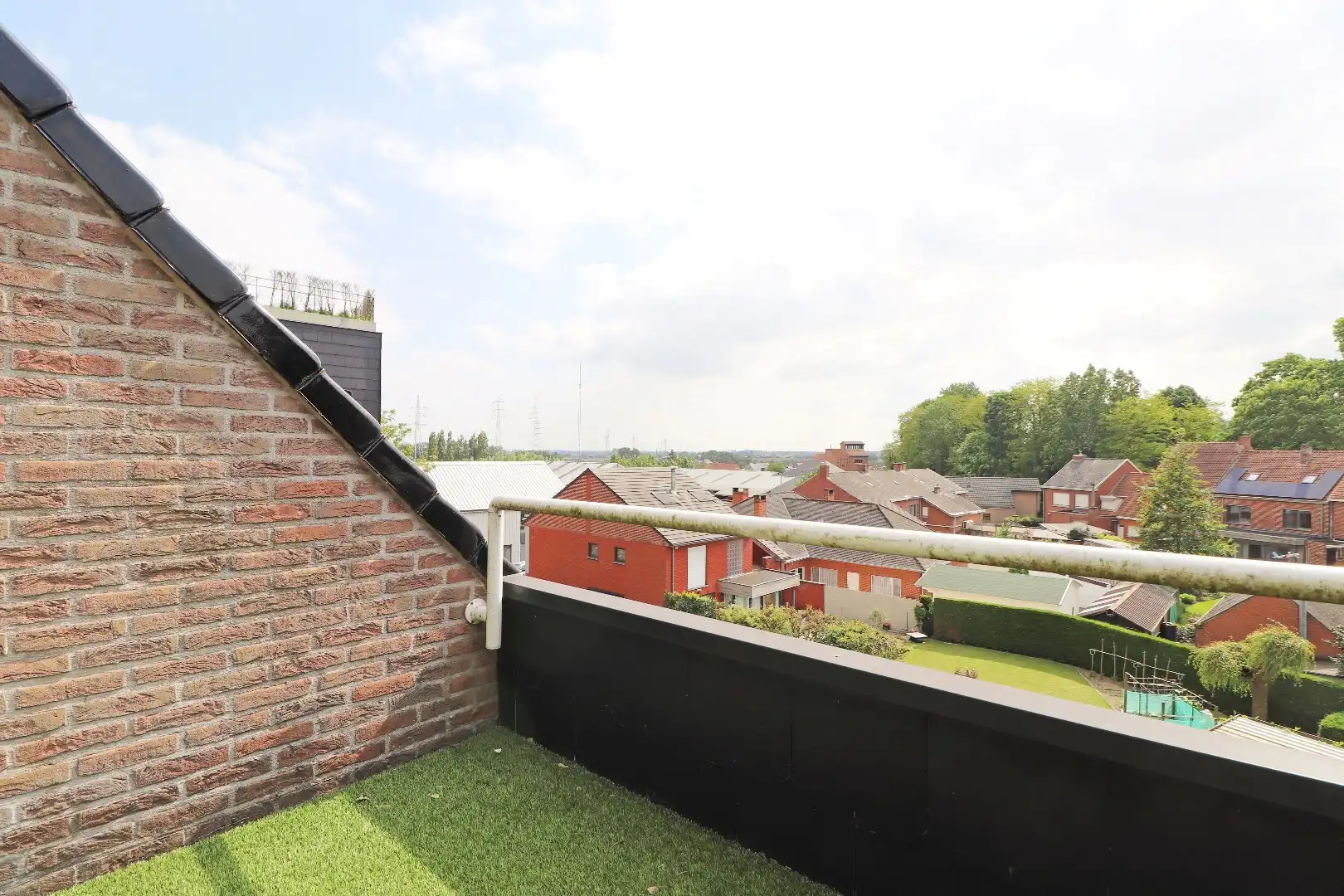 Leuk dakappartement met carport foto 6