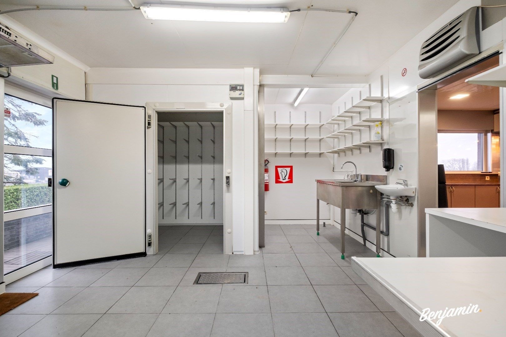Villa met handelsruimte op ideale ligging in Moorsele/Dadizele foto 15