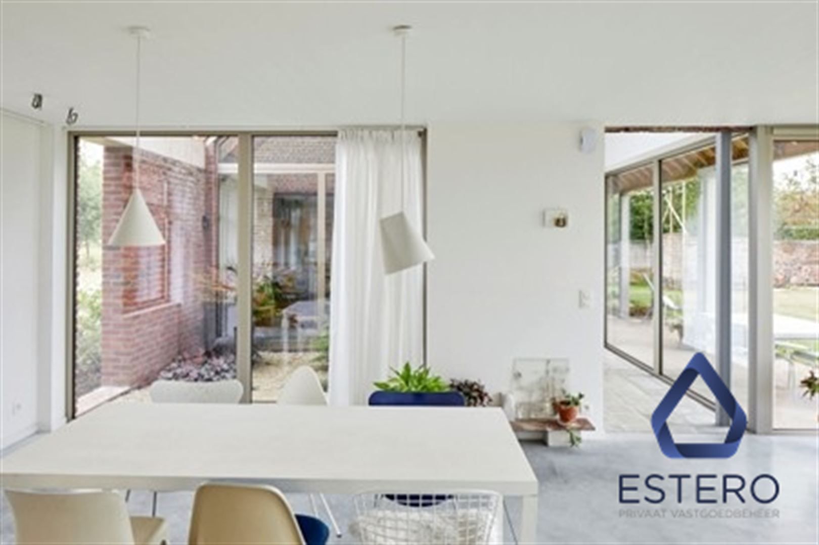 Architecturale topper in doodlopende straat foto 12