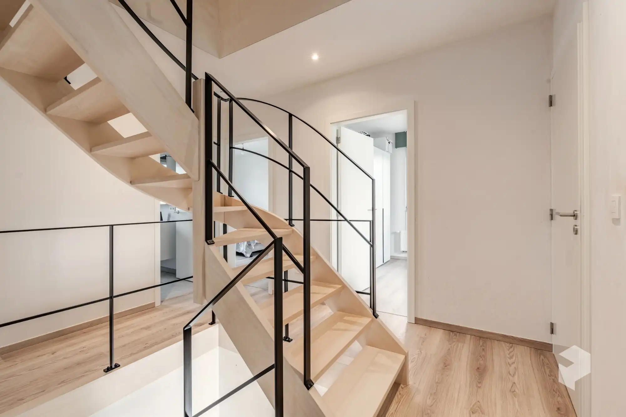 Recente (bj. 2023) royale woning met 4 SLPK (5 mogelijk) en grote tuin (EPC A) foto 11