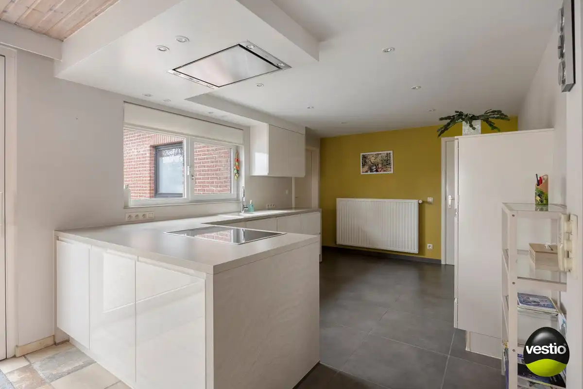 Gelijkvloerse woning met 3 slaapkamers, zonnepanelen en tuin op residentiële, rustige ligging. foto 6