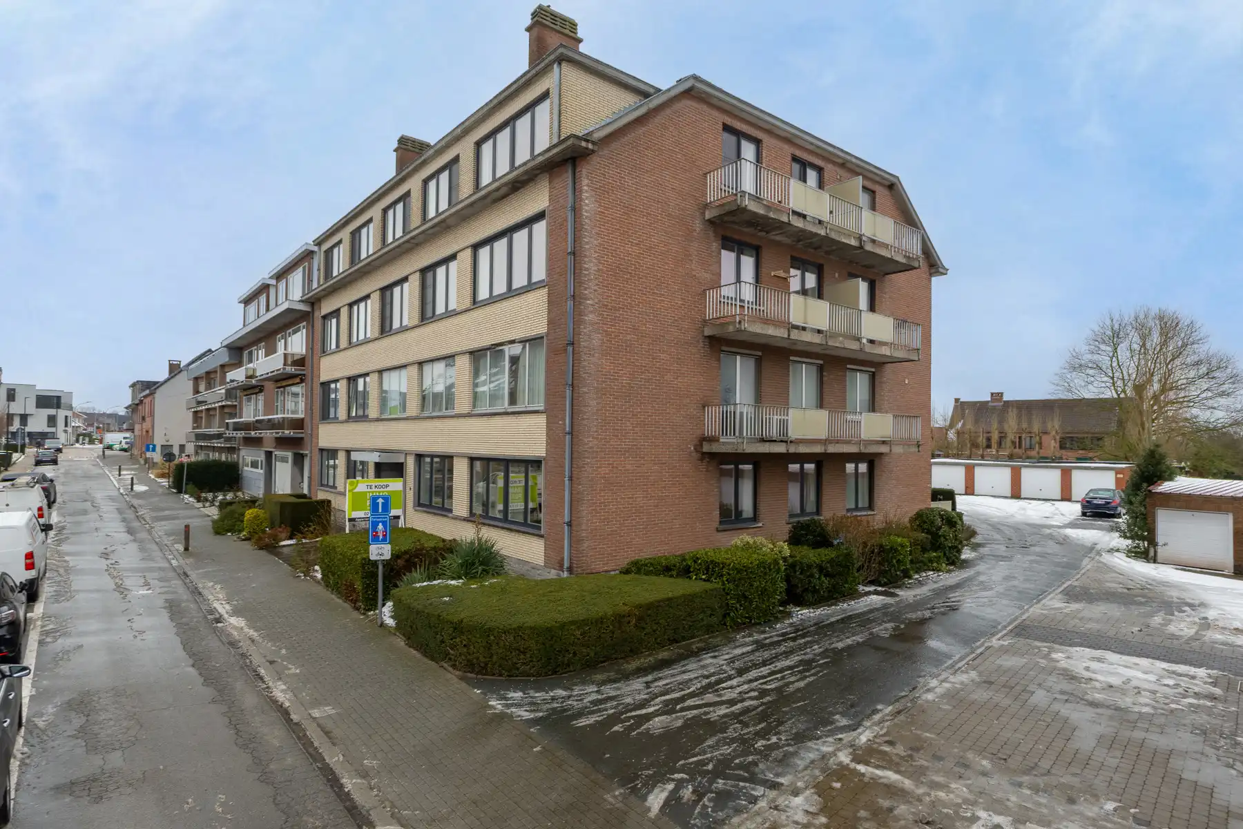 OPTIE Gunstig gelegen appartement met garage en 3 slaapkamers foto {{pictureIndex}}