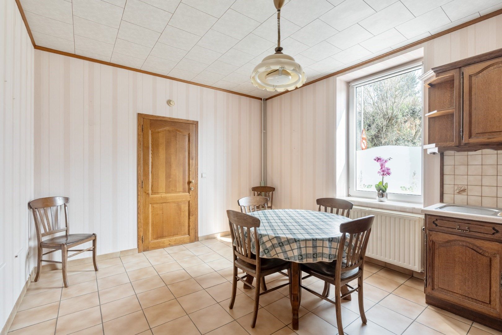 Degelijke te renoveren woning met stalling op 6a70ca in het landelijke Sluizen foto 9