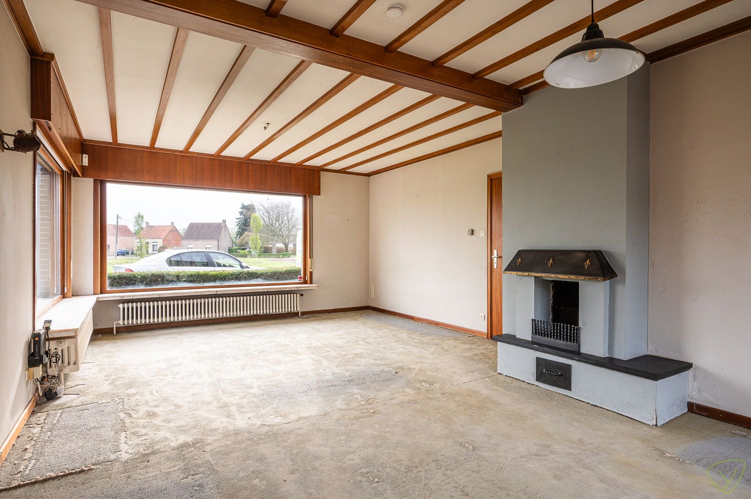 Verrassend ruime te renoveren woning te Oosteeklo! foto 2