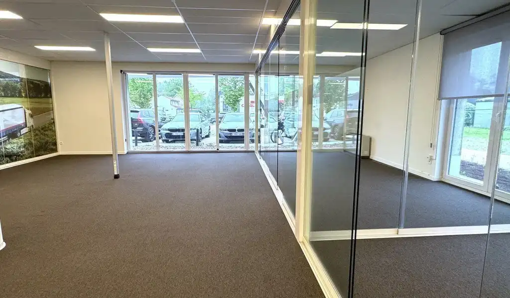 Lichtrijk kantoor te huur op zichtlocatie te Sint-Martens-Latem foto 7