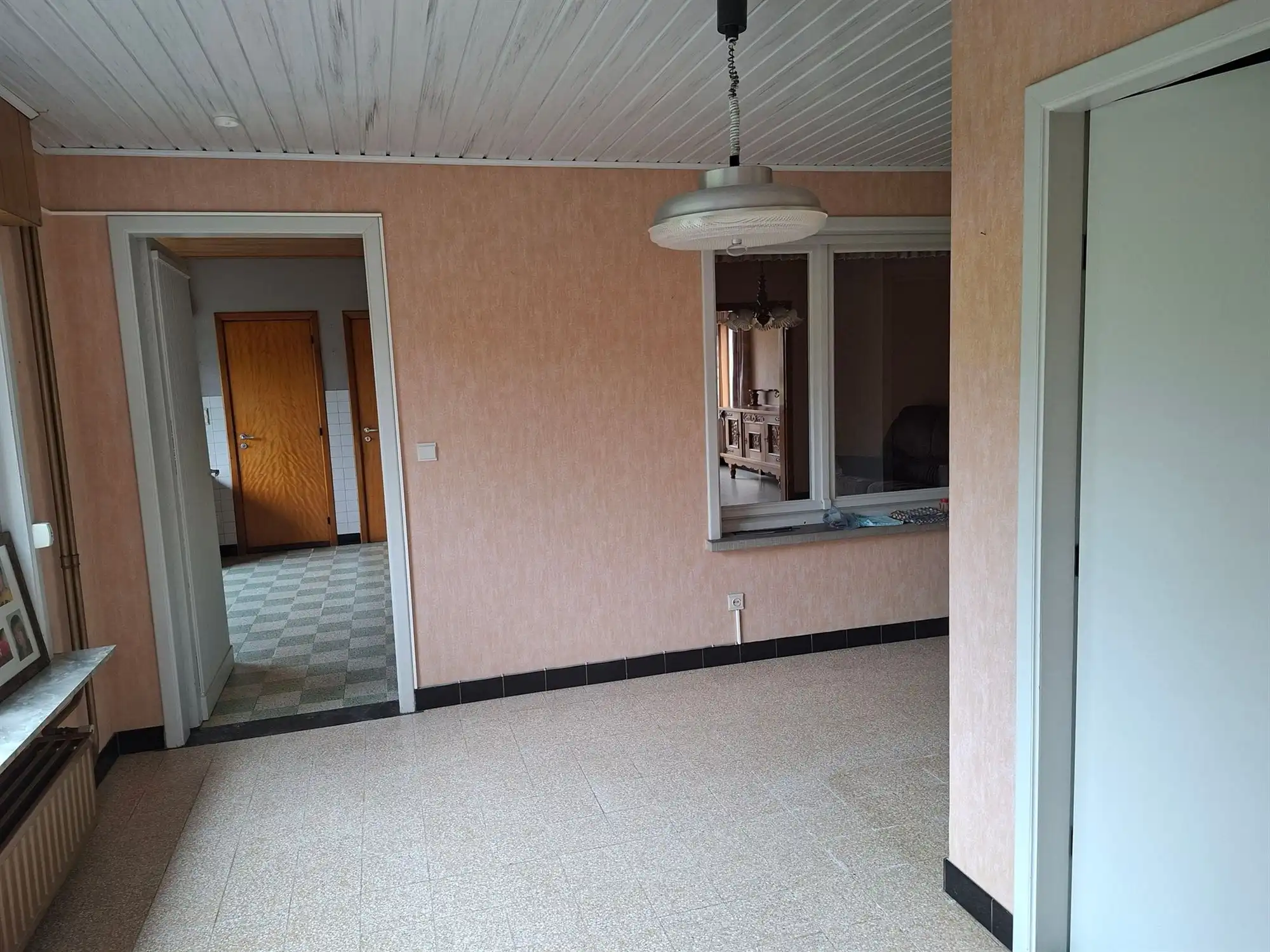 Volledig te renoveren woning met tal van mogelijkheden op een ruim perceel. foto 5