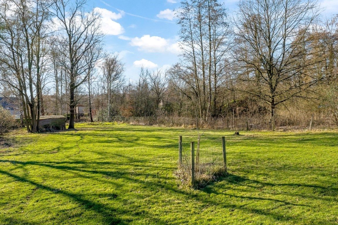 Ruim ingedeelde volledig onderkelderde woning met oa 4 slpks op 23are foto 30