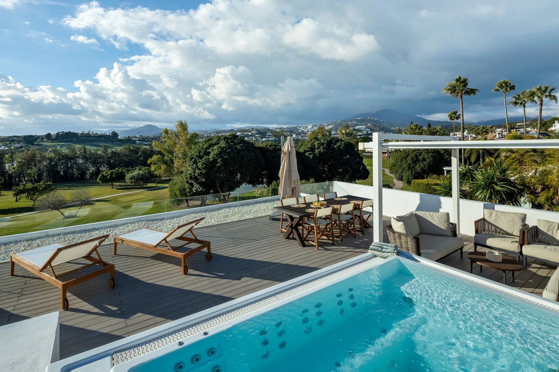 Moderne luxe aan de golfbaan – villa met adembenemend uitzicht in het hart van Nueva Andalucía foto 21