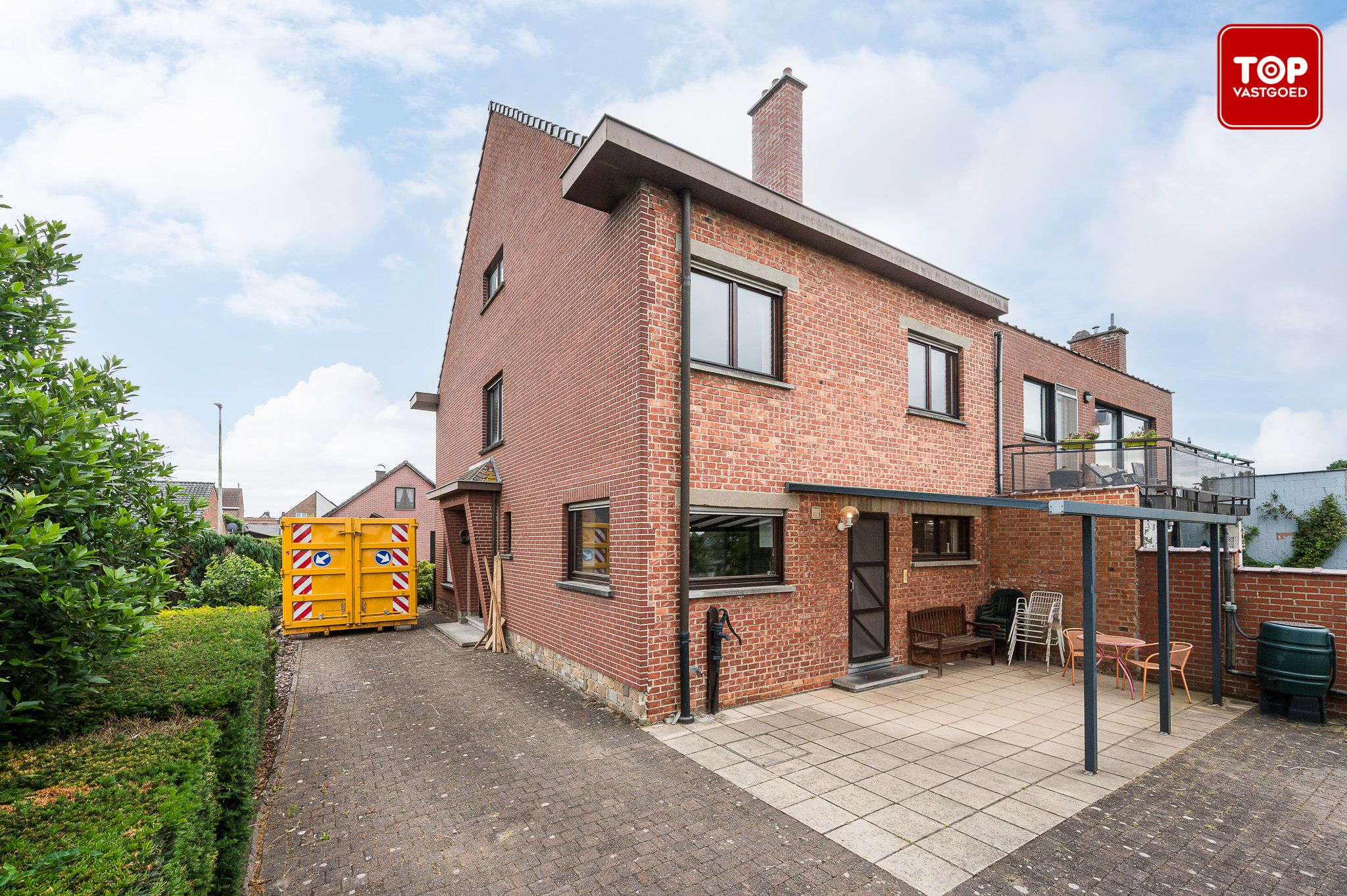 Ruime op te frissen gezinswoning met 4 slaapkamers,  zonnige tuin en garage. foto 24