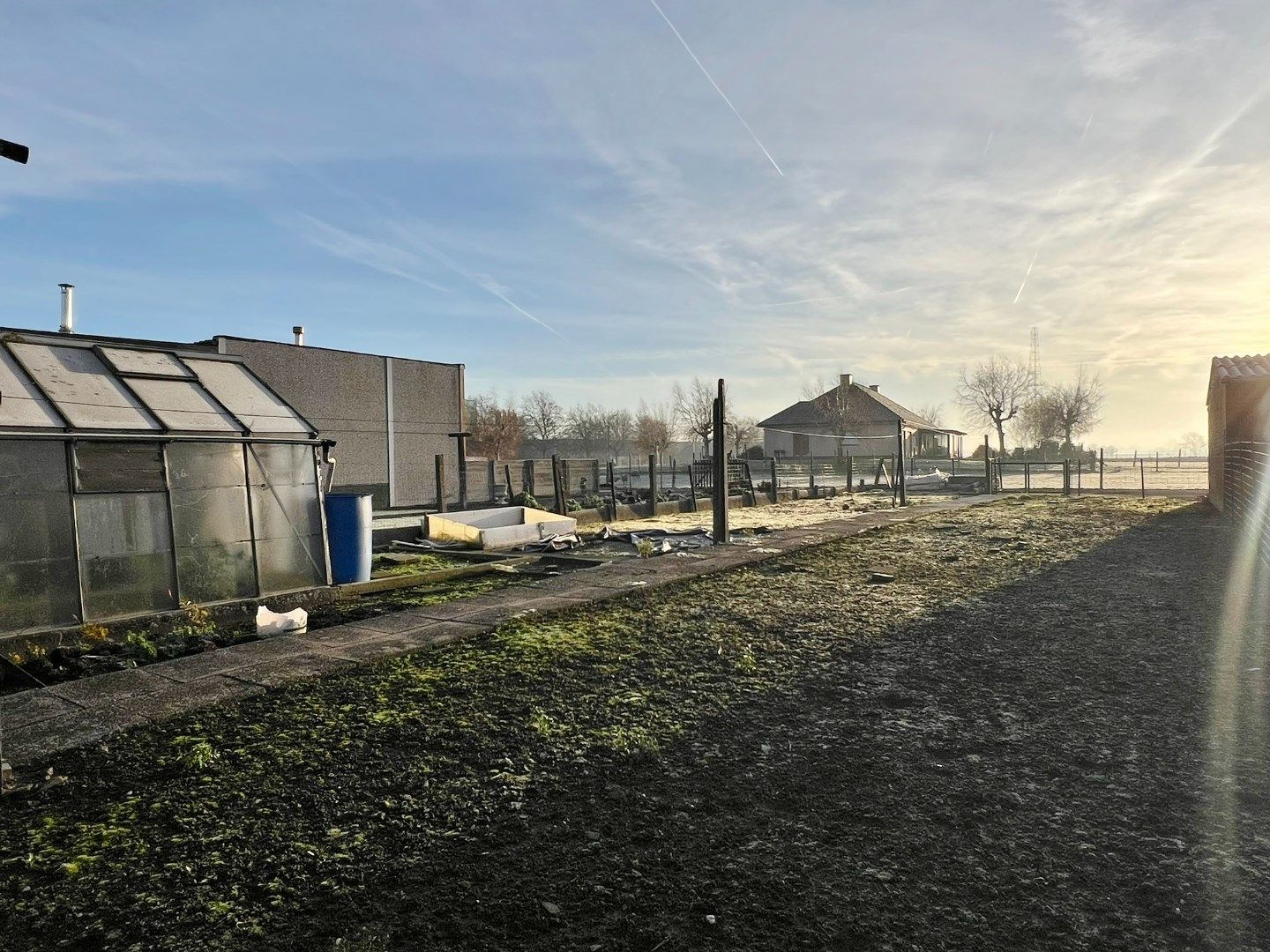 Te renoveren woning met dubbele garage op perceel van 600m² met uitweg. foto 20