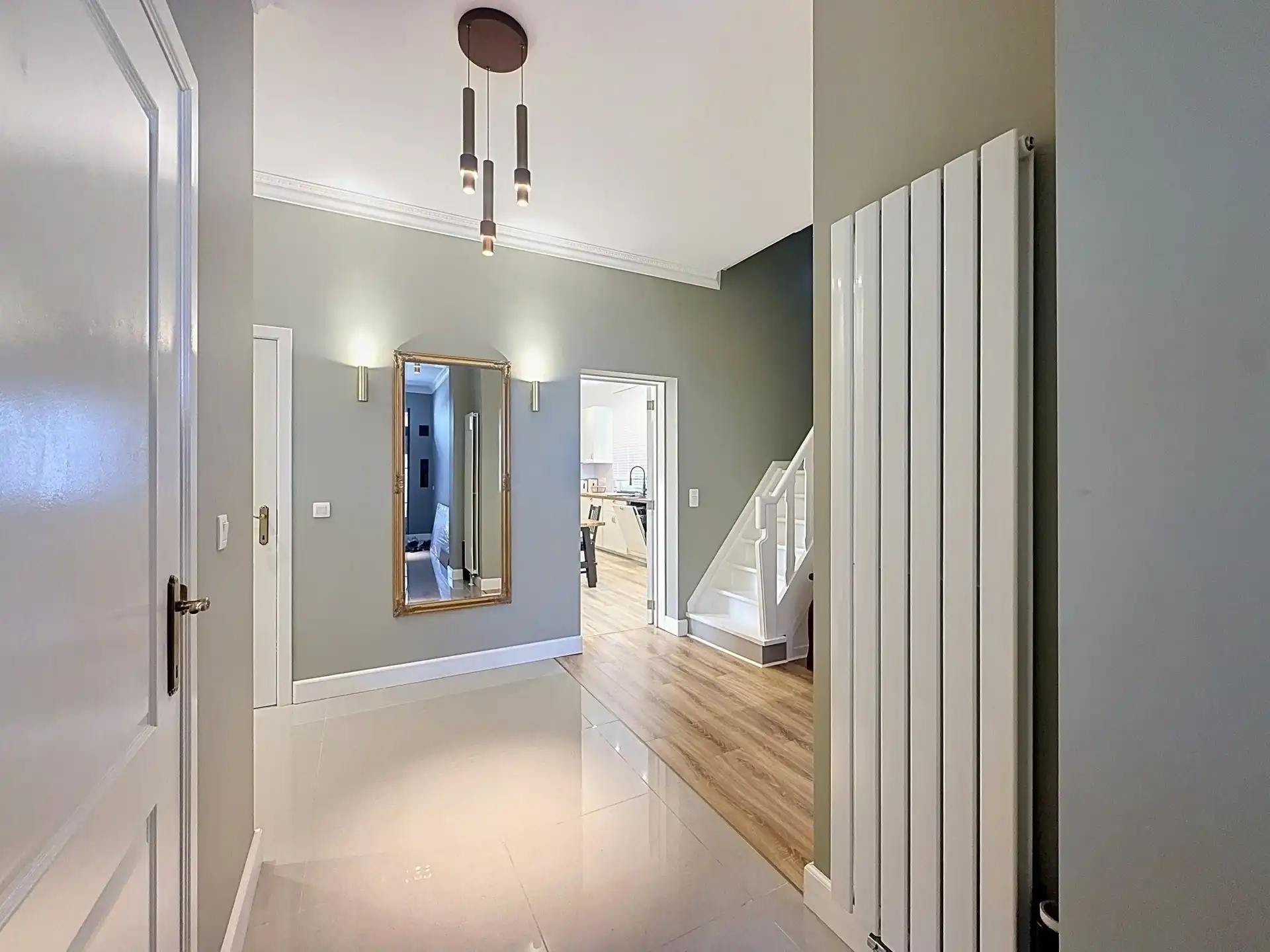 Prachtige instapklare woning met 6 slaapkamers en 2 badkamers! foto 4