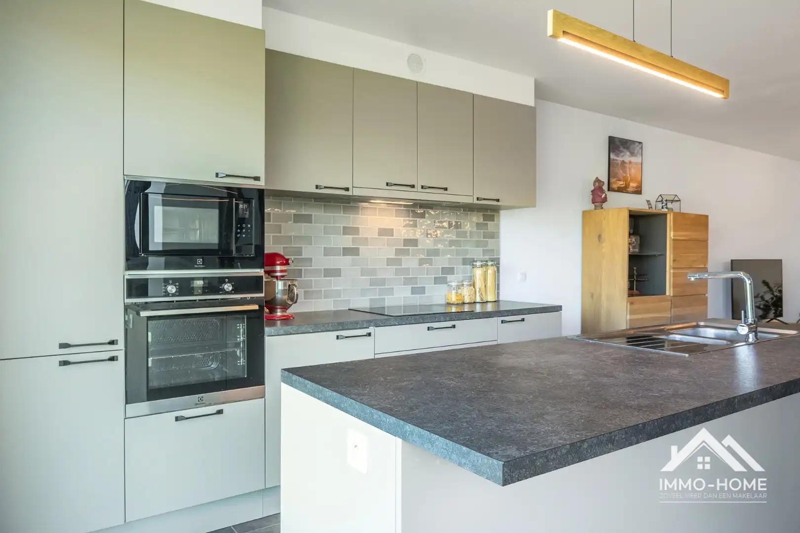 Instapklaar modern appartement met autostaanplaats foto 8