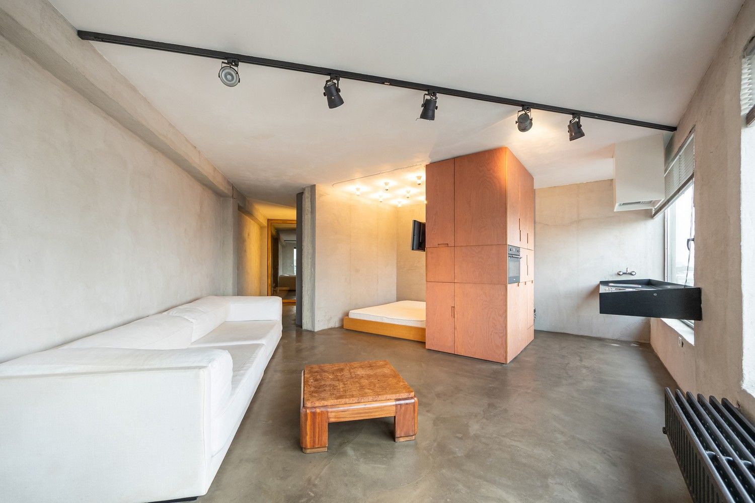 Stijlvolle studio met panoramisch zicht in hartje Antwerpen foto {{pictureIndex}}