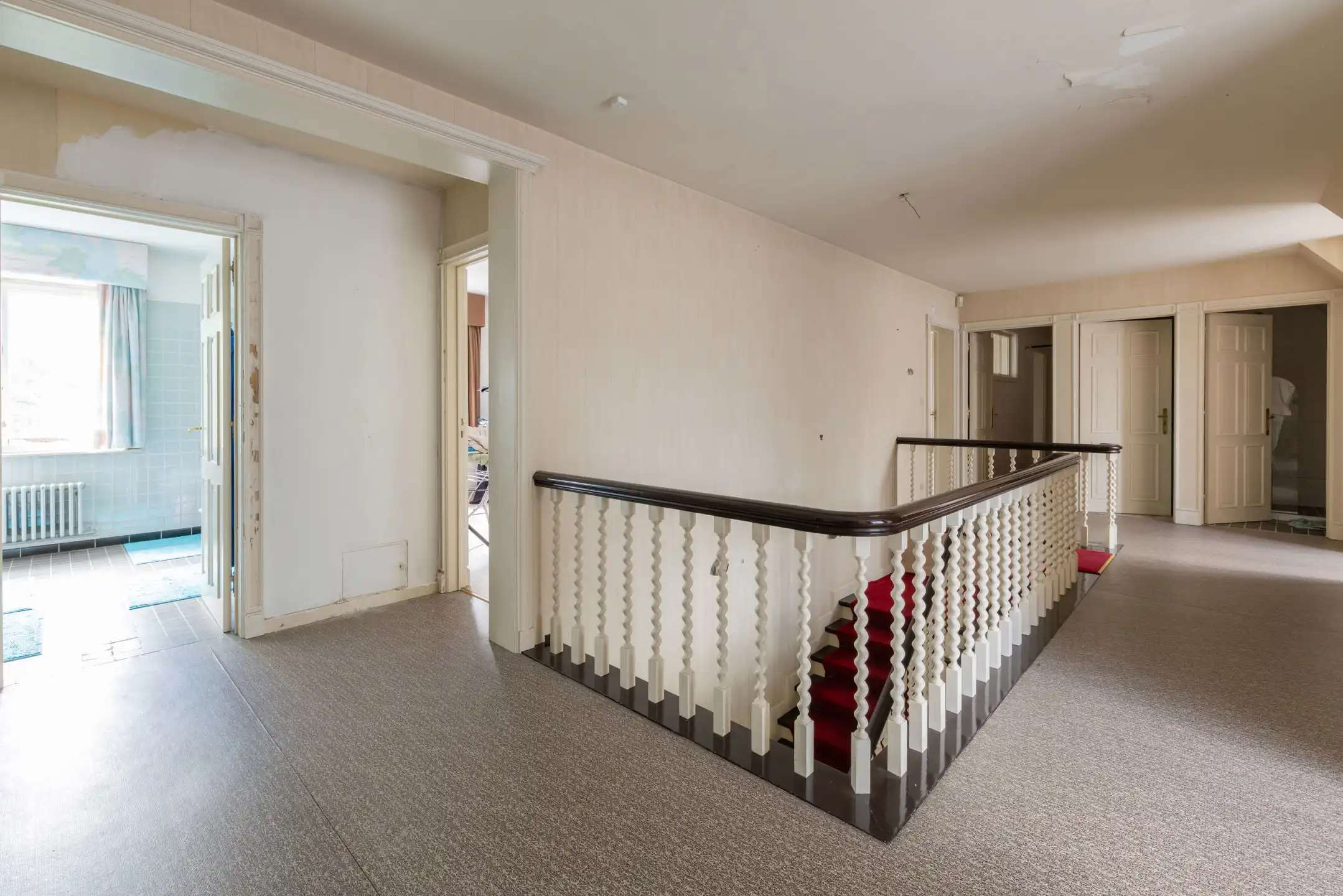 Riante te renoveren villa met grote tuin in centrum Rumbeke foto 3