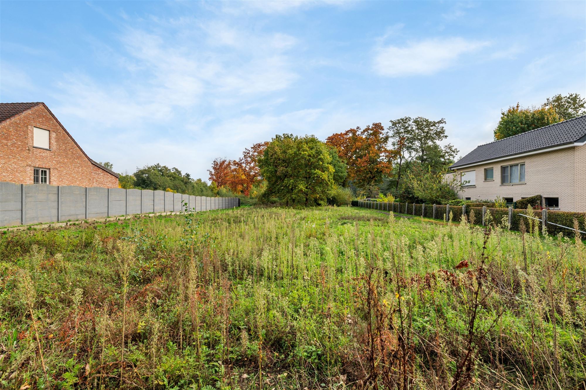PRACHTIGE BOUWGROND OB 1380M2 TEGEN GROENE OMGEVING foto {{pictureIndex}}