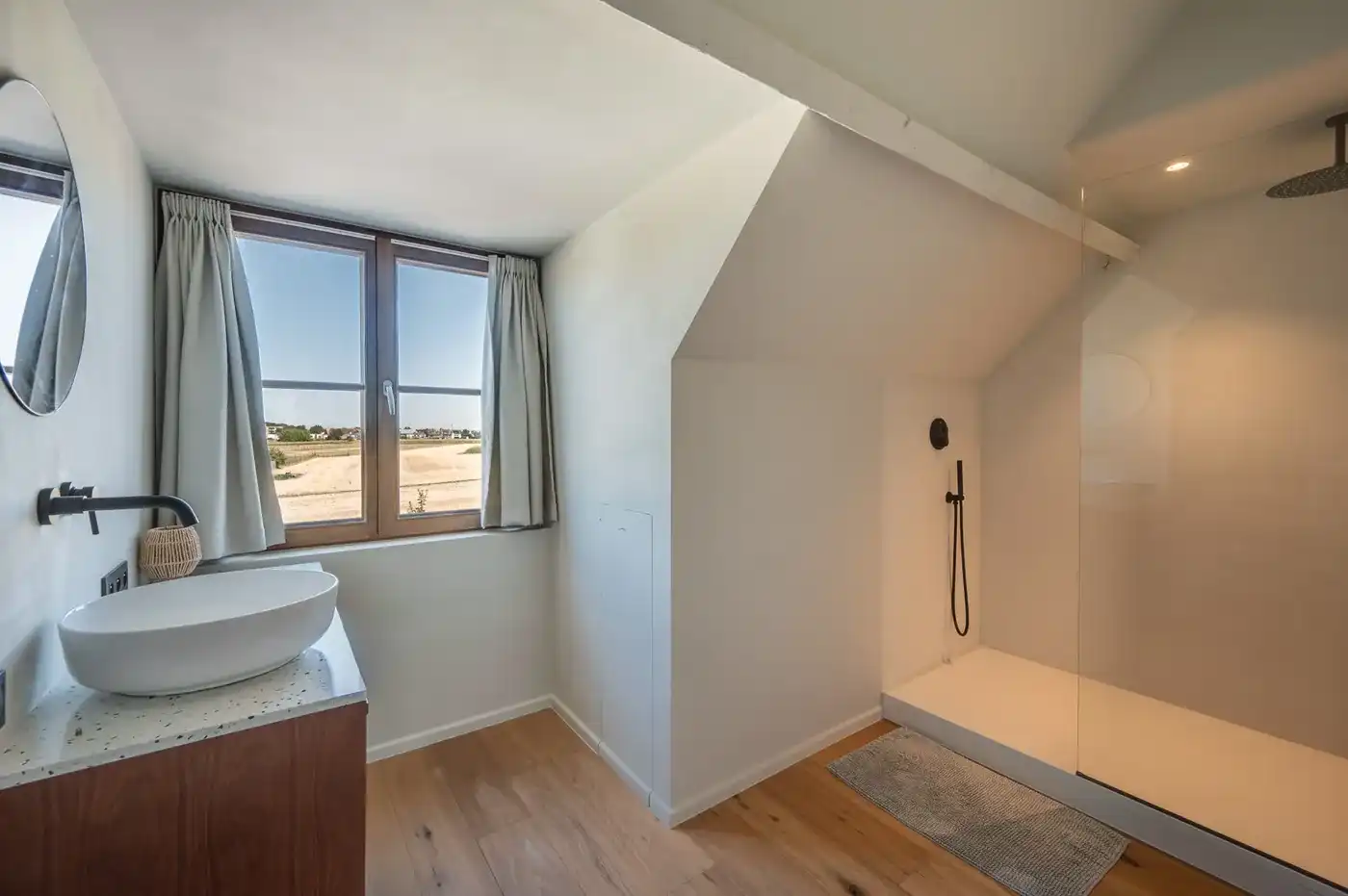 Prachtig gerenoveerde woning op een toplocatie in Knokke, met weidse open zichten over de Knokse polders foto 17