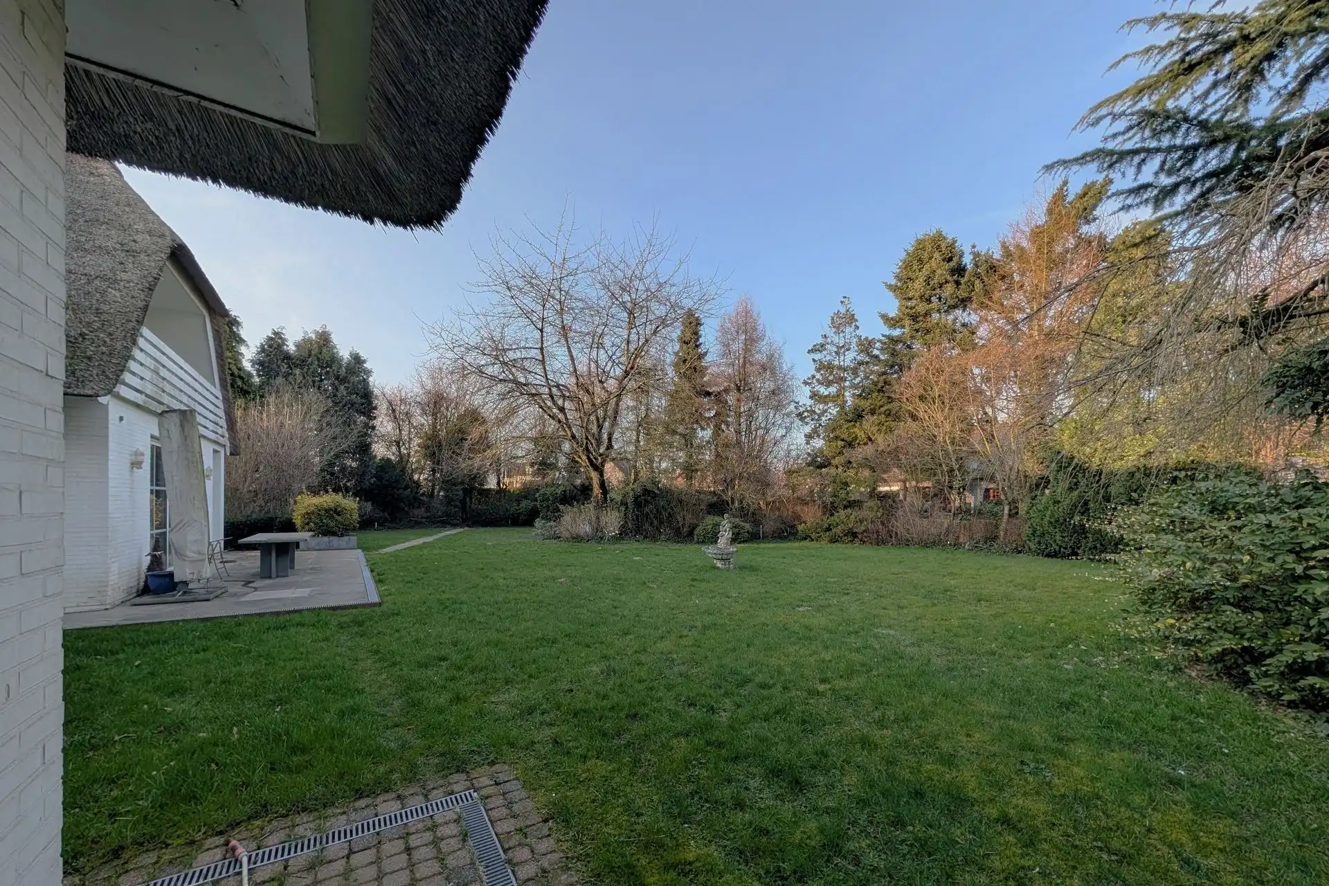 Verzorgde villa met 4 slpk. en veel privacy nabij de grens met Maastricht (NL) foto 7