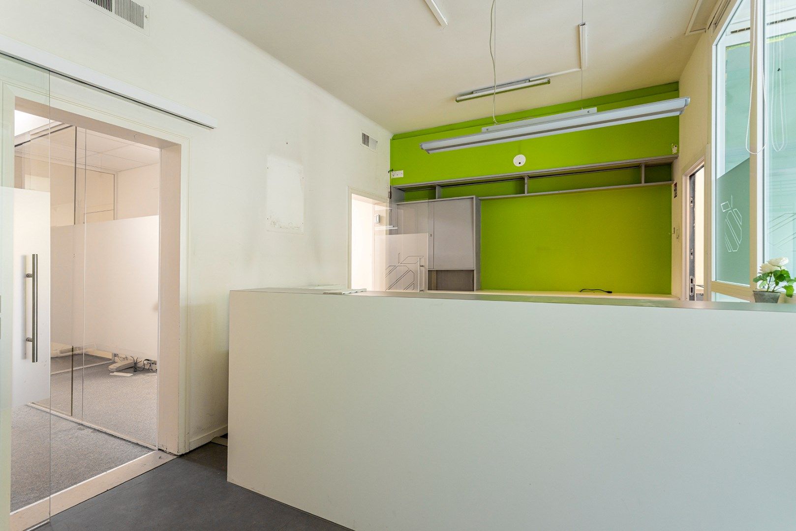 Kantoor van 126m² met diverse mogelijkheden!  foto 2