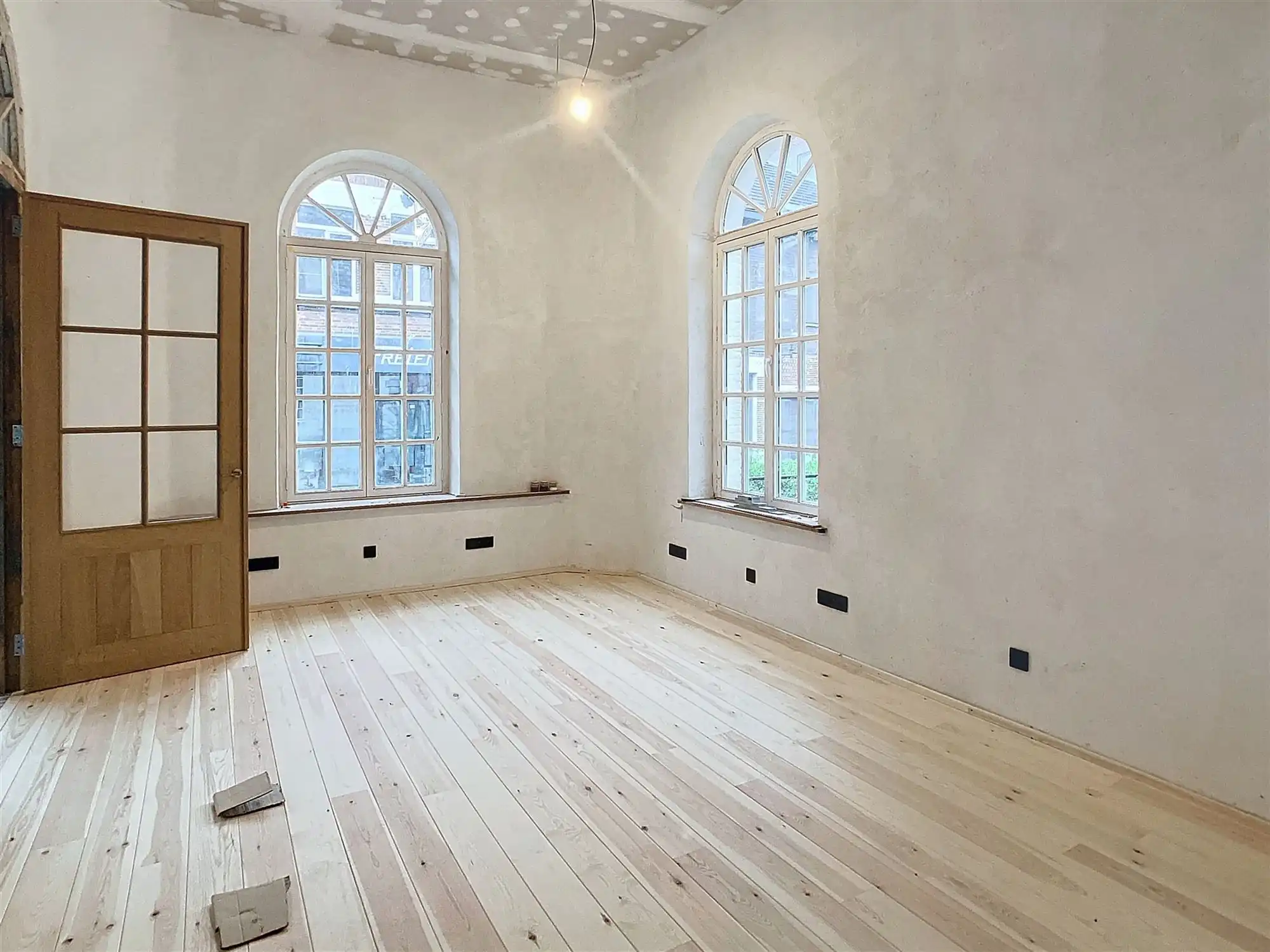 Unieke kantoor- of commerciële ruimte/ POP-UP mogelijk (Huurprijs + 21 % btw). foto 14