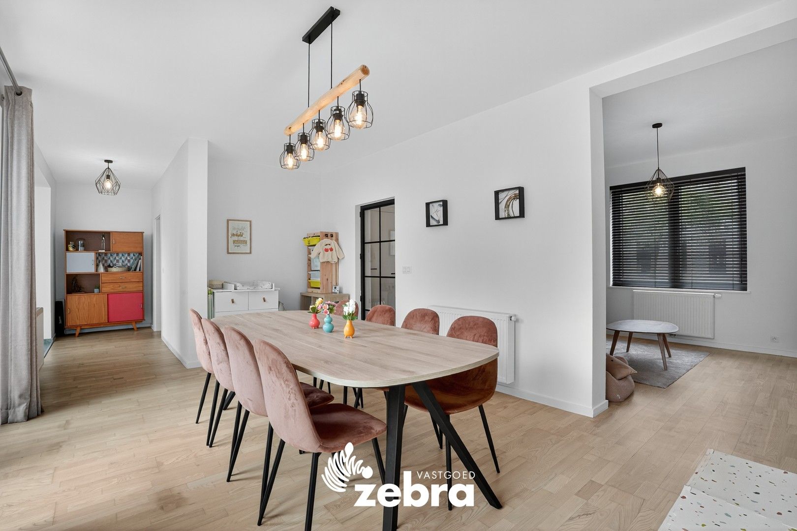 Gerenoveerde woning met 4 slaapkamers, tuin en garage te Meulebeke! foto 4