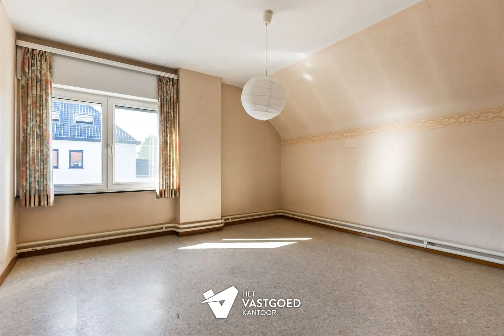 WONING MET POTENTIEEL (155M²) MET 3 SLAAPKAMERS EN GARAGE OP EEN PERCEEL VAN 12 ARE TE TESSENDERLO foto 15