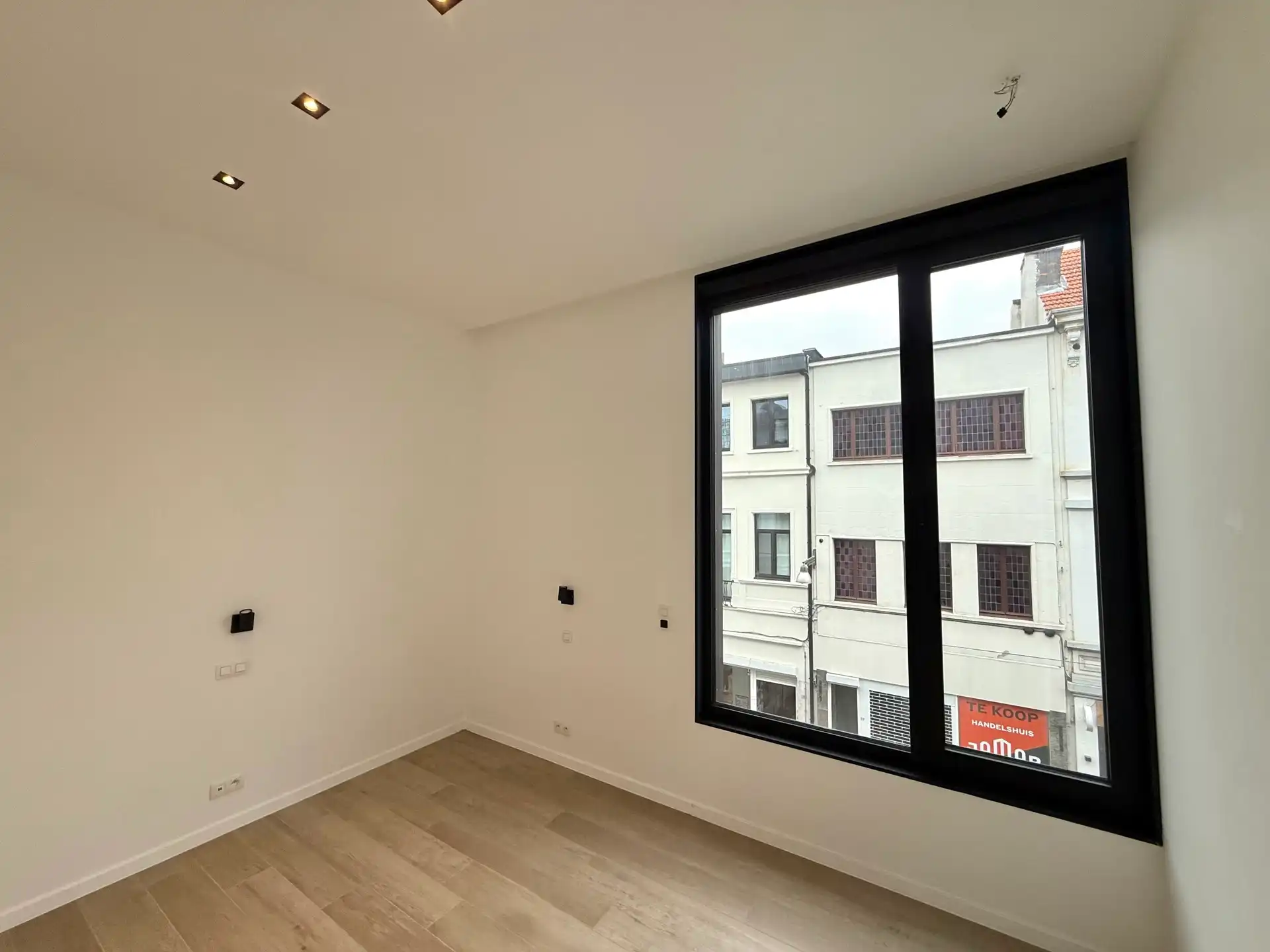 Prachtig gerenoveerd BEN- appartement met 2 slaapkamers en mooi terras te Antwerpen Berchem foto 8