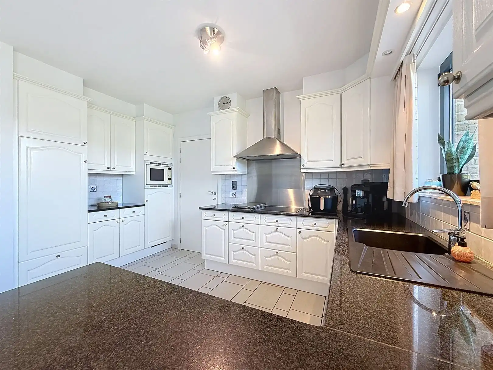 Zeer verzorgde villa, 4 slpks, tuin, opp 18a 48ca foto 49