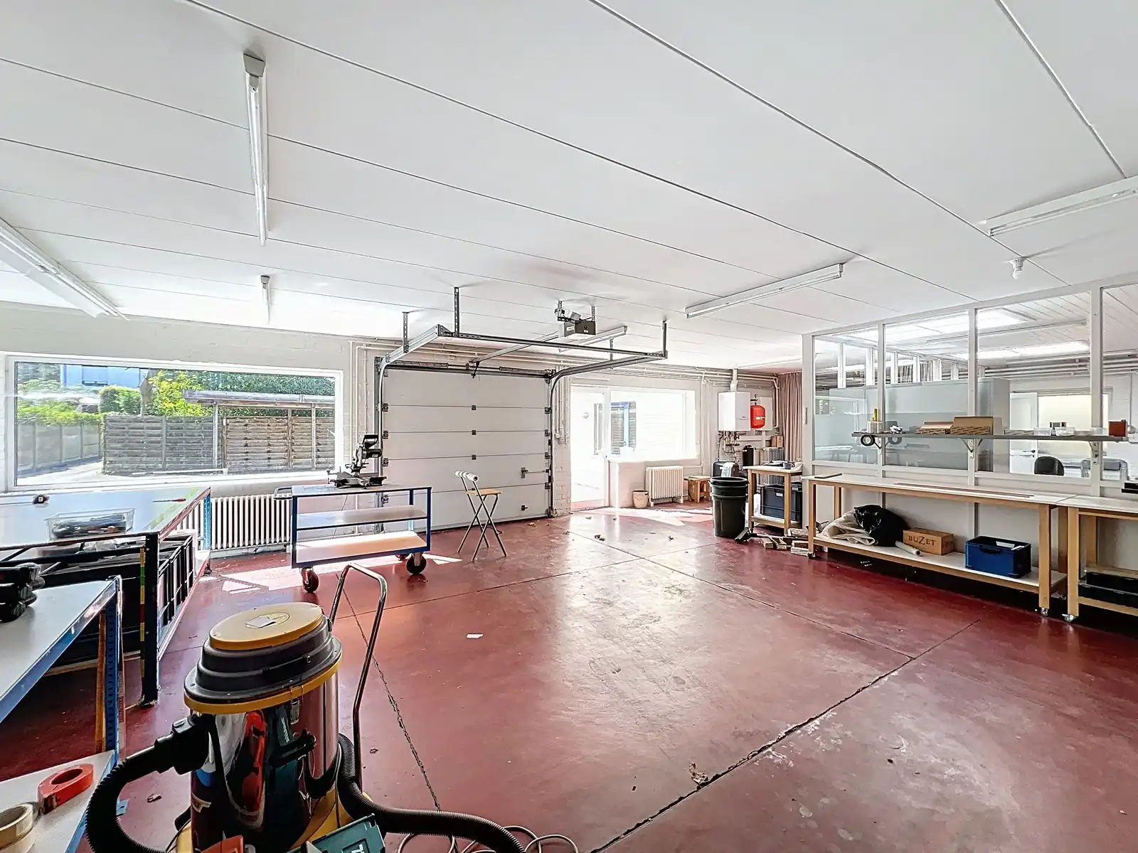 KANTOORGEBOUW (124 m²) met ATELIER (630 m²) én eigen parking op zeer goede ligging nabij centrum KORTRIJK ! foto 18