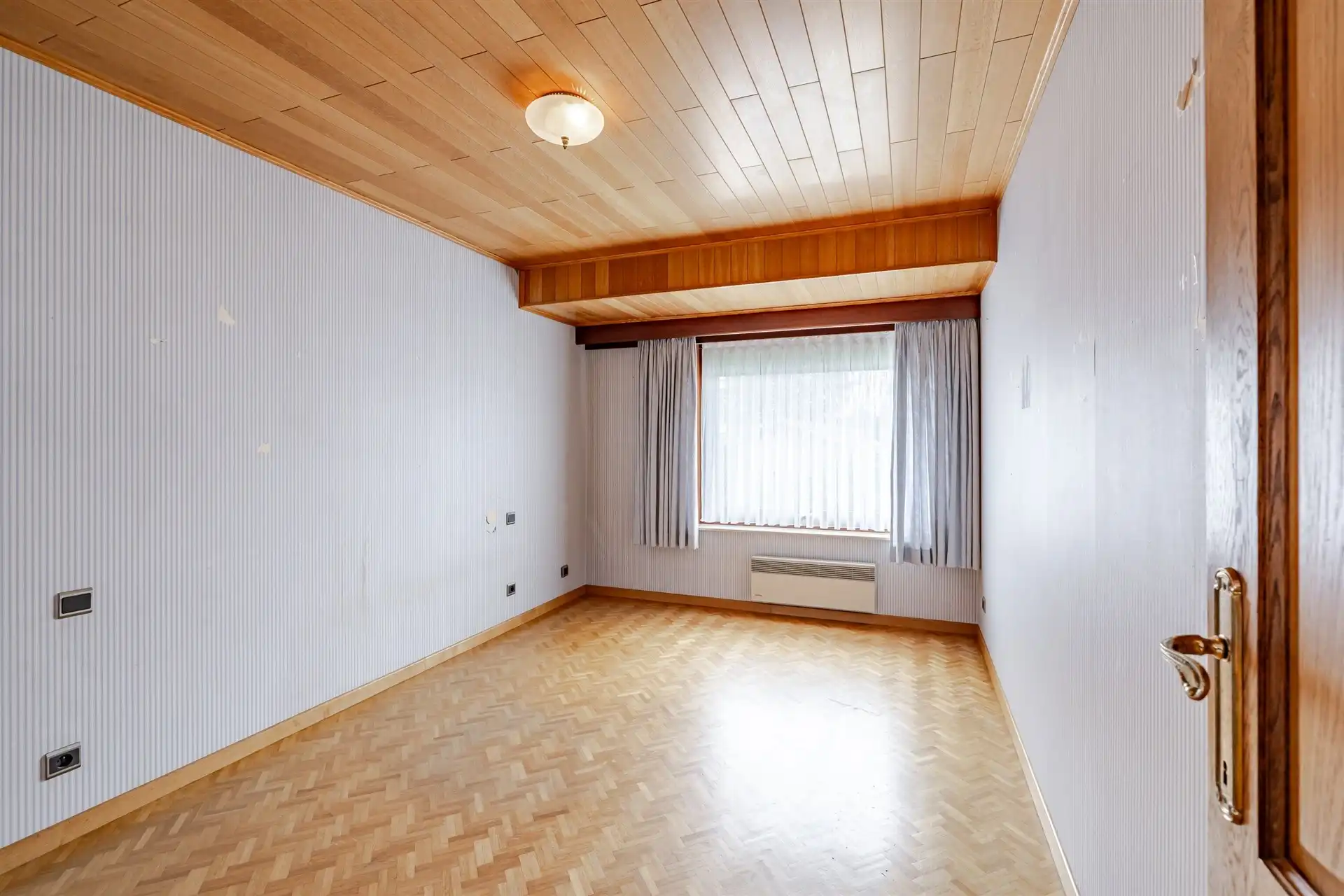 Halfopen bebouwing met 3 slaapkamers en ruime garage foto 13