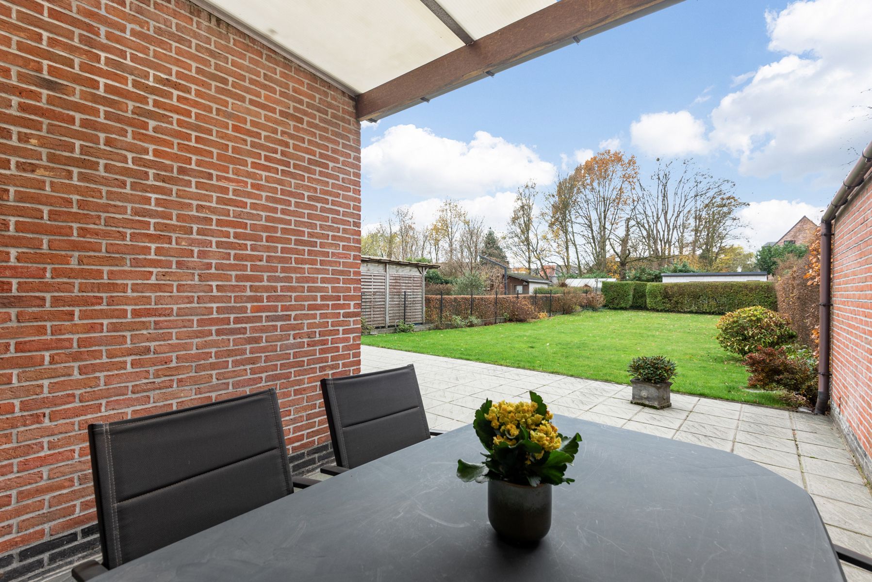 Kom de ruimte ontdekken in en achter deze halfopen bebouwing foto 7