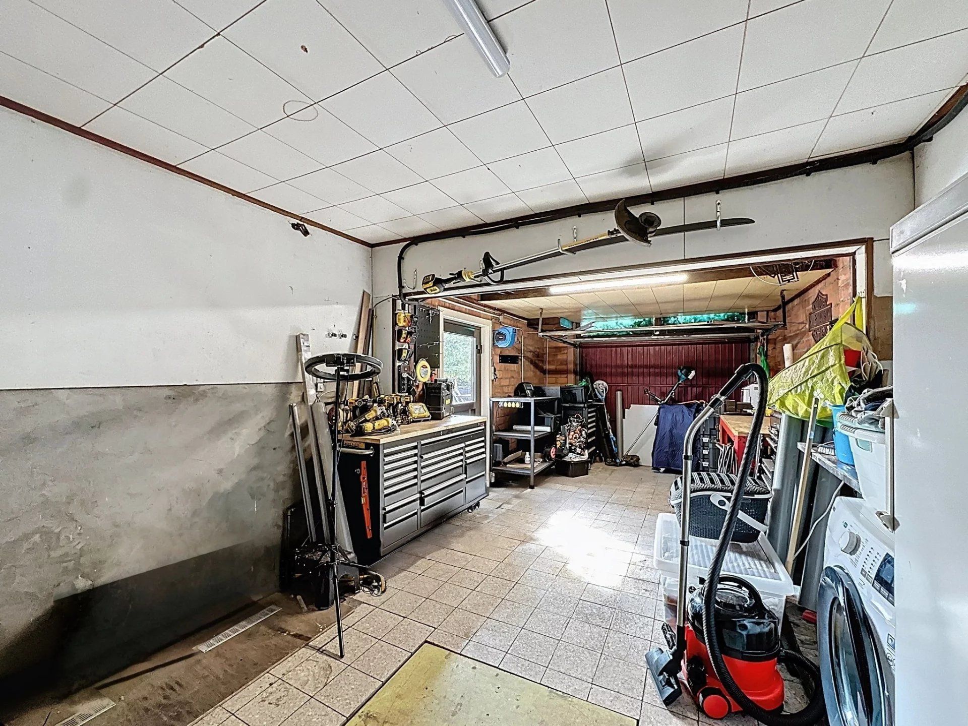 Gelijkvloerse woning op ruim perceel (8 are) in landelijke omgeving. foto 24