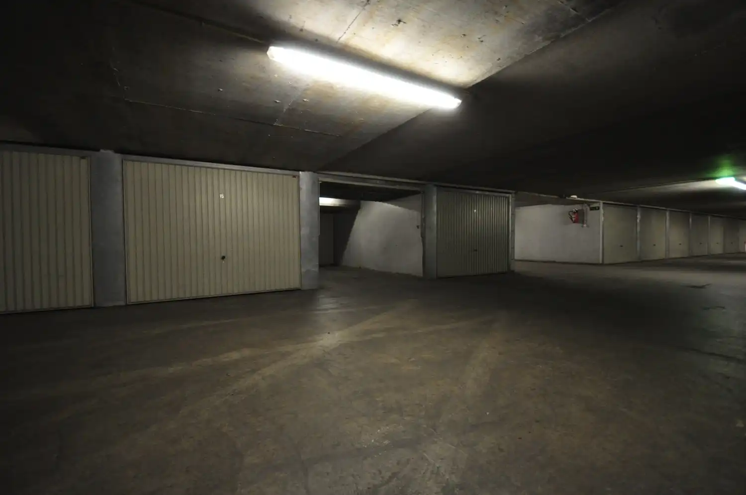 Gesloten garagebox thv glacier de Post in Duinbergen foto 3