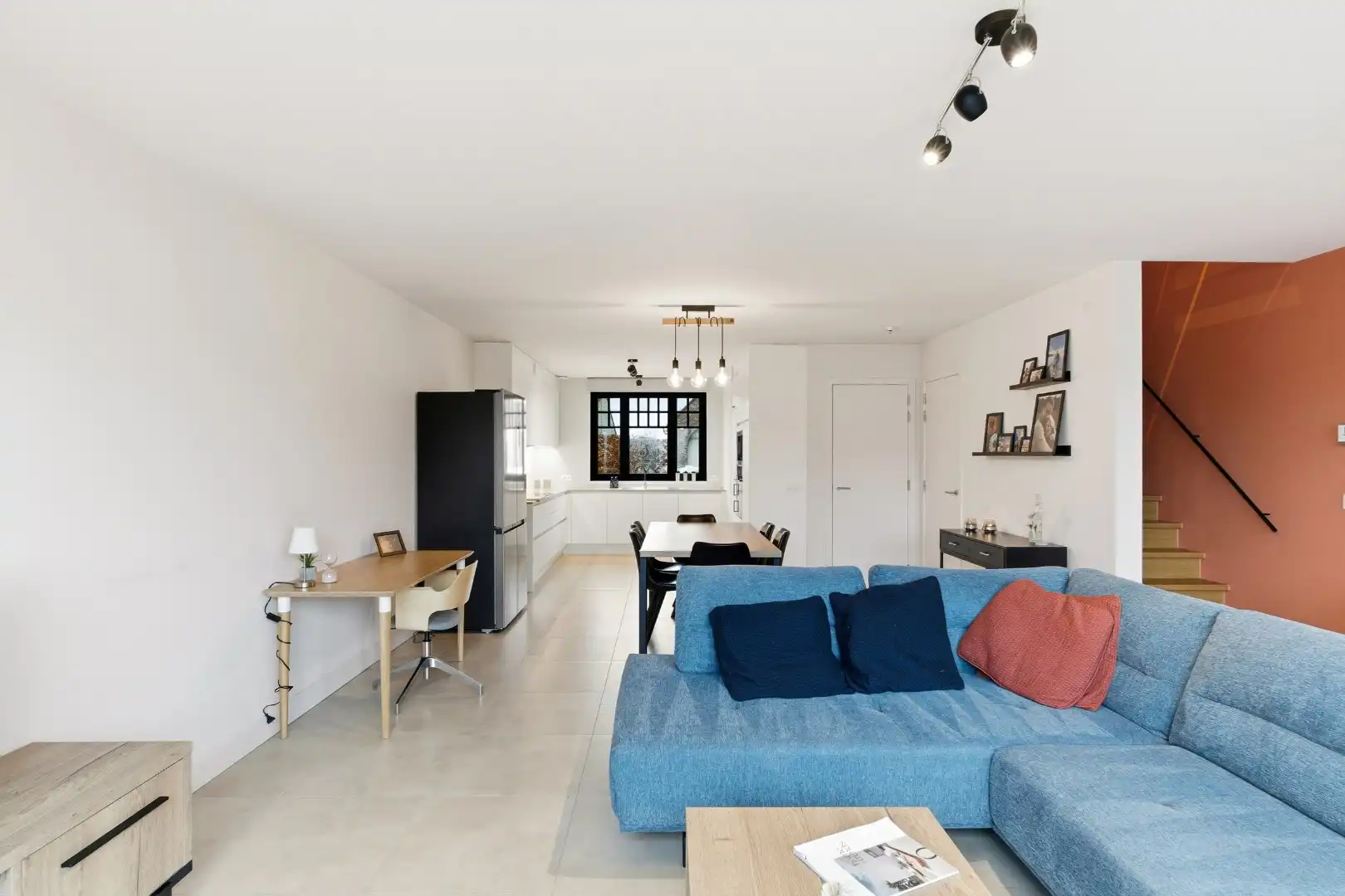 Woning met 4 kamers, 2 badkamers en 2 garages foto 4