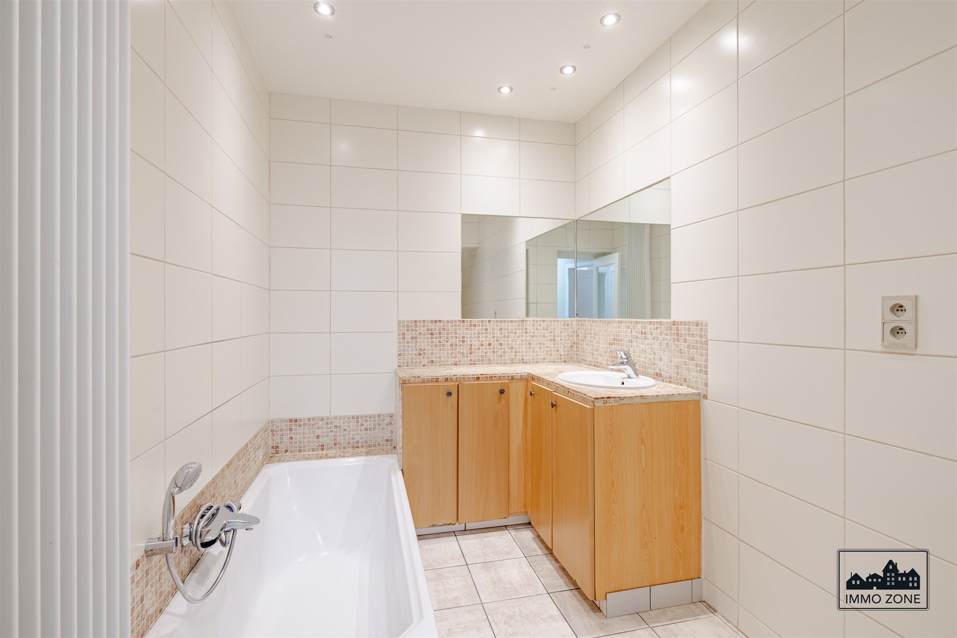 Lichtrijke halfopen woning te Nieuwerkerken! foto 6