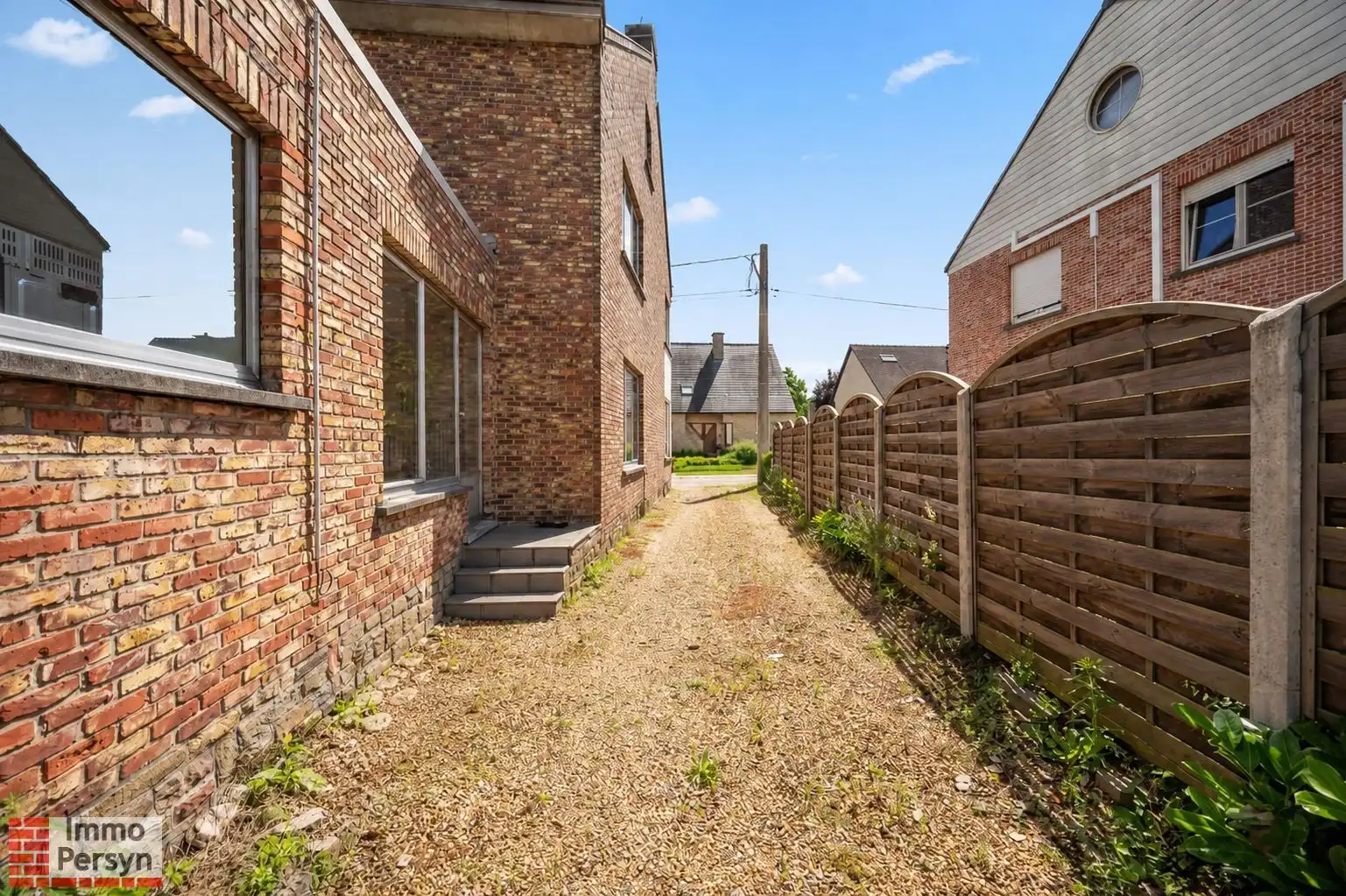 Rustig gelegen halfopen bebouwing met tuin en vlotte verbindingen foto 3