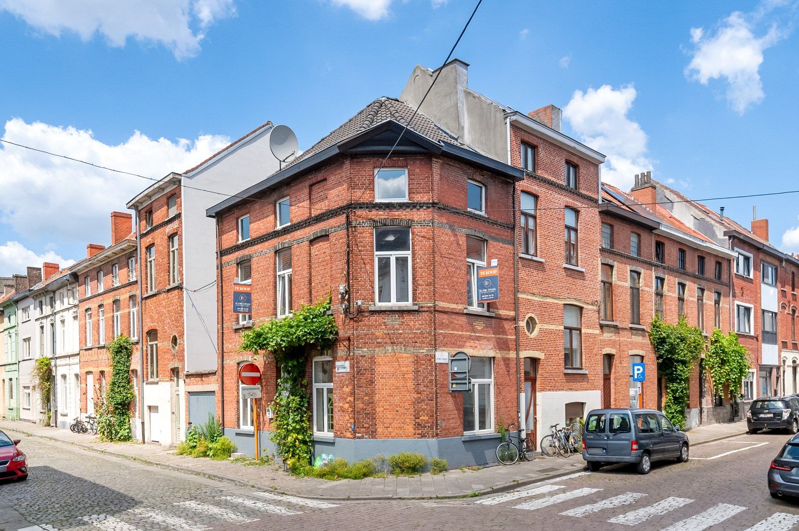 Te renoveren woning in Sint-Amandsberg foto 2