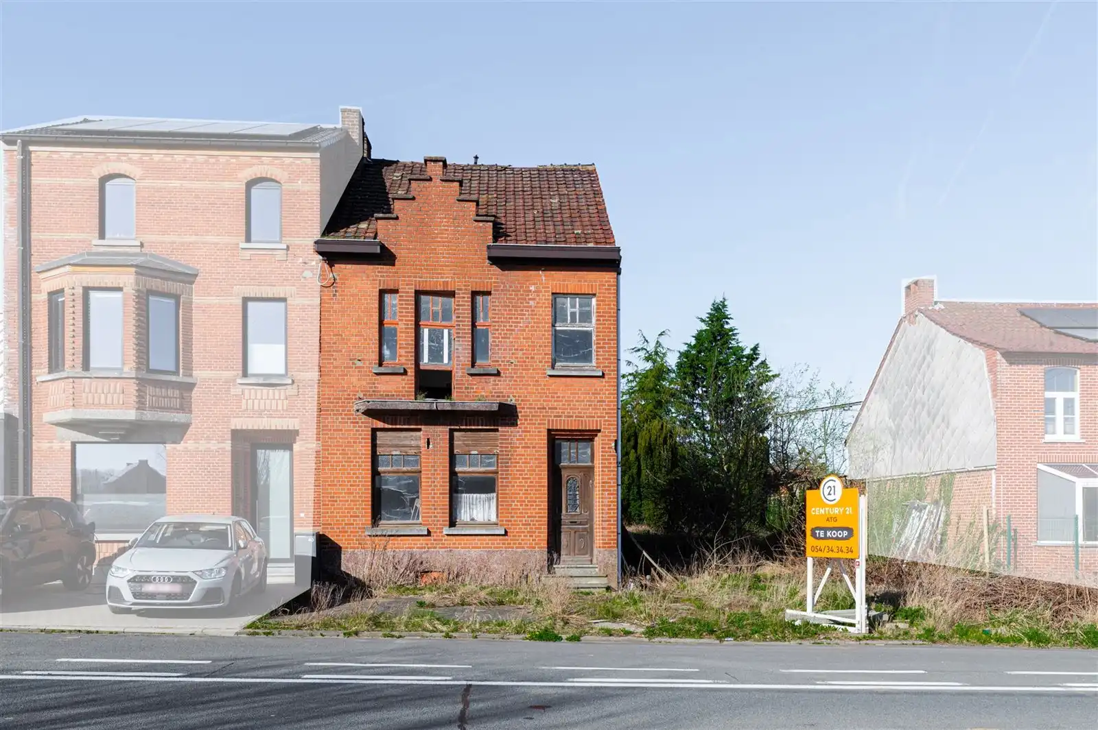 Hoofdfoto van de publicatie: Te renoveren (of afbraak) 3 gevelwoning met tuin op 5are10