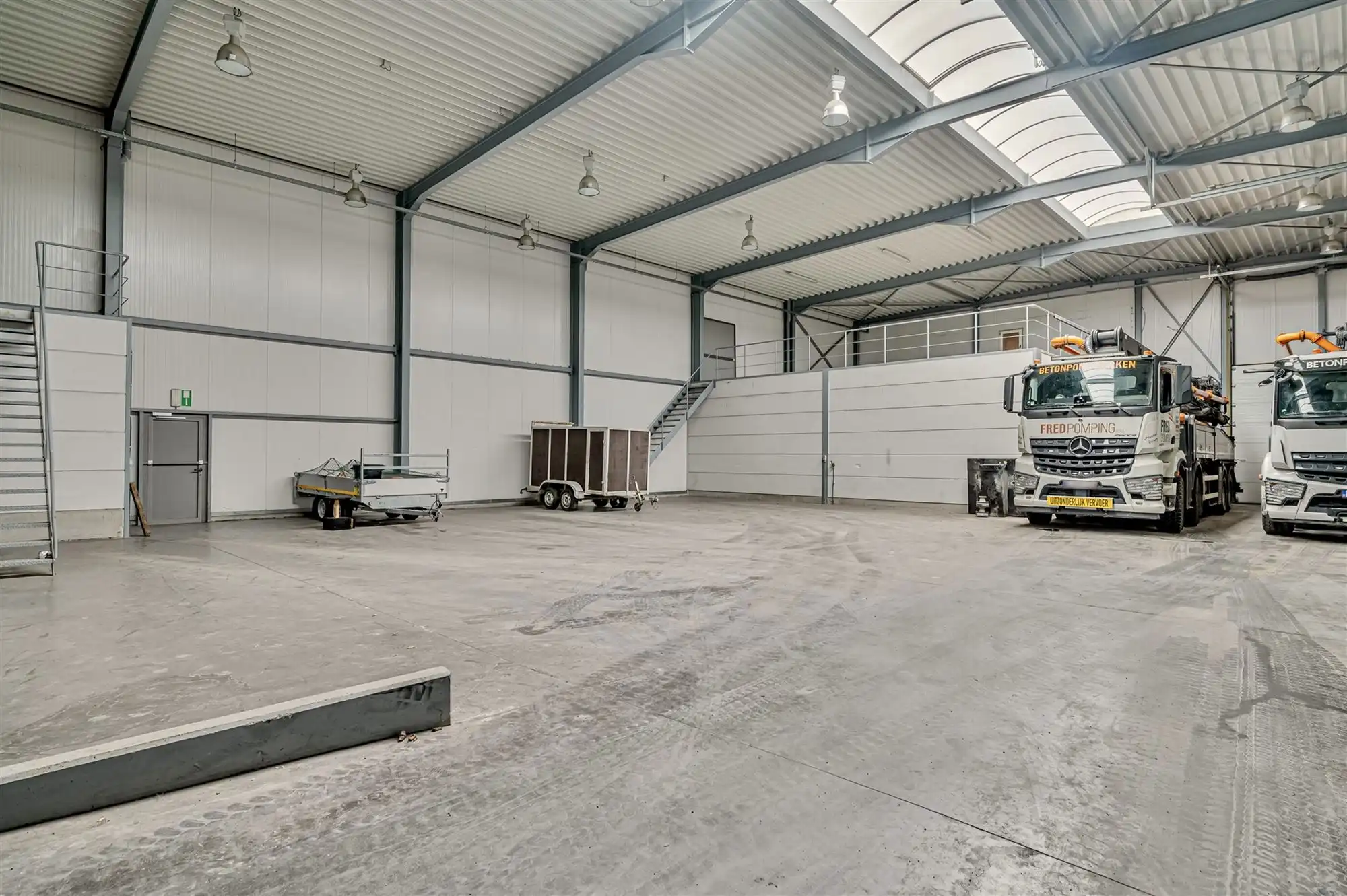 Zeer goed gelegen magazijn van ca 450 m2 foto 8