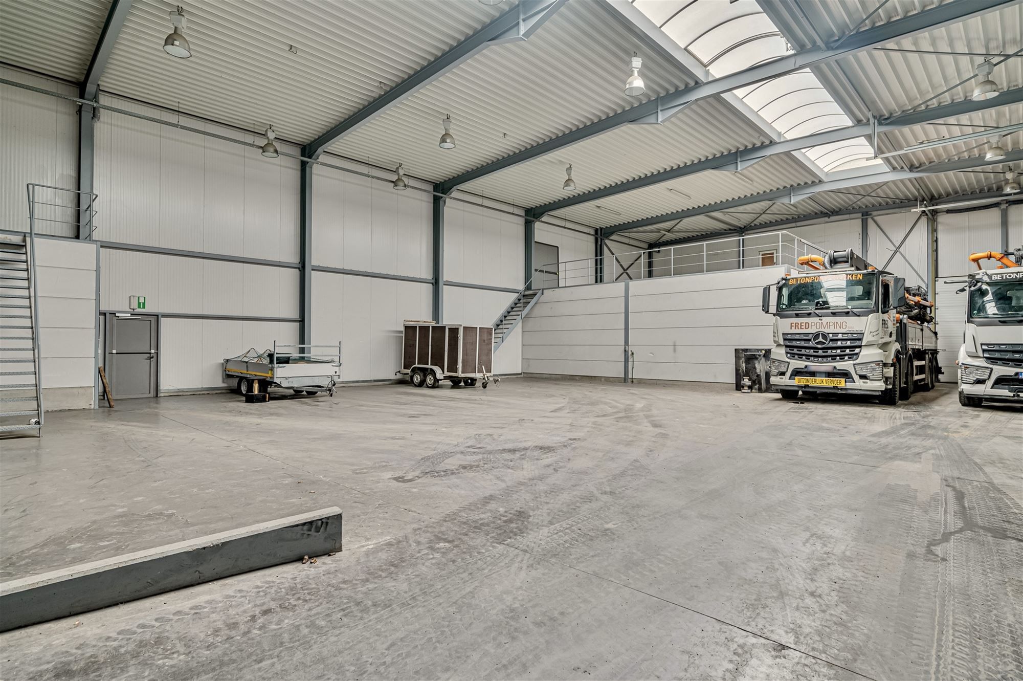 Zeer goed gelegen magazijn van ca 450 m2 foto 8