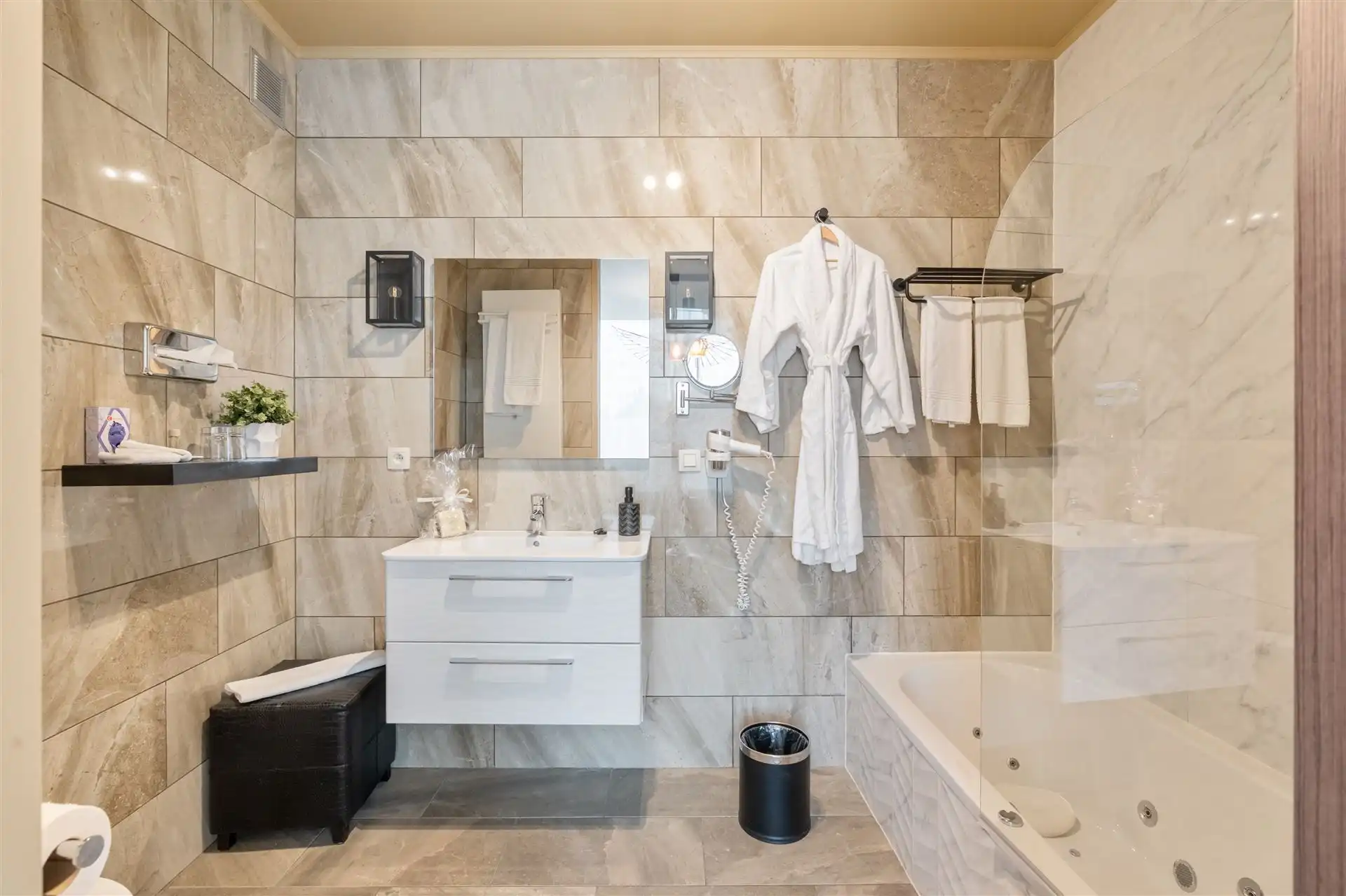 Herenhuis met B&B en wellness. foto 16