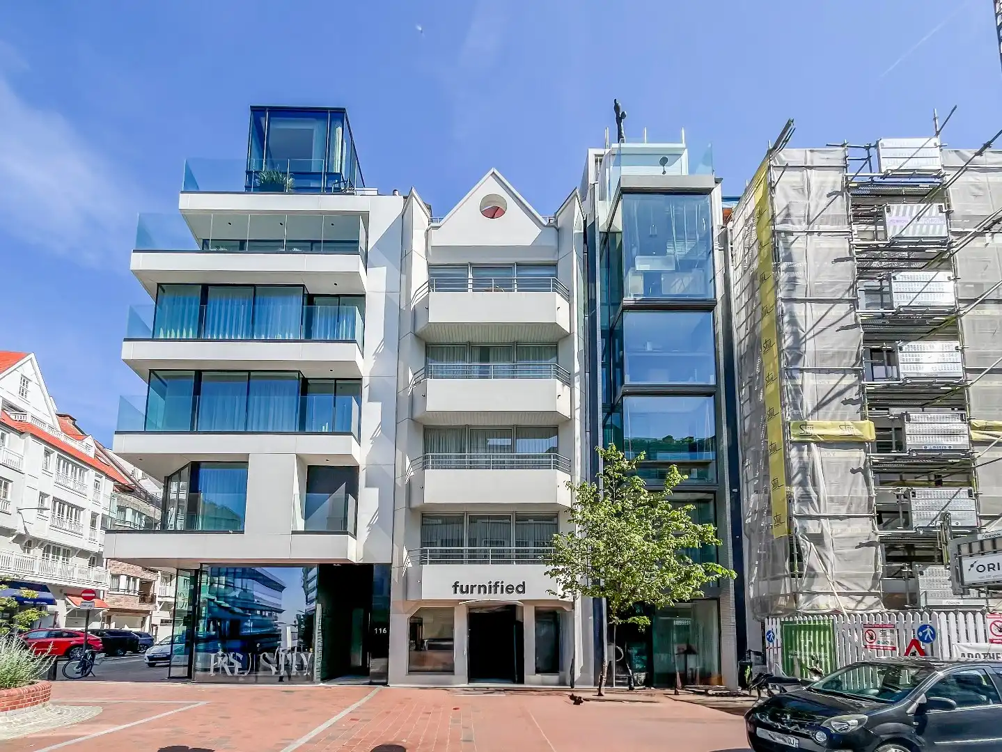 Verhuurd handelsgelijkvloers,gelegen op de Dumortierlaan vlakbij het Driehoeksplein foto 2