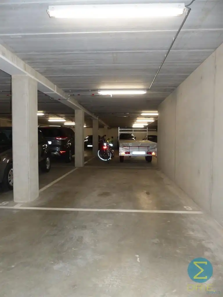 Parkeerplaats te koop foto 2