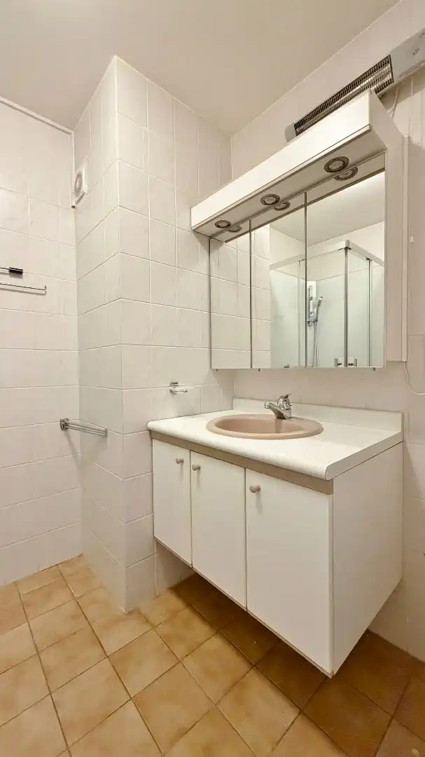 Ruim en lichtrijk appartement met garage, terras en open zicht foto 16