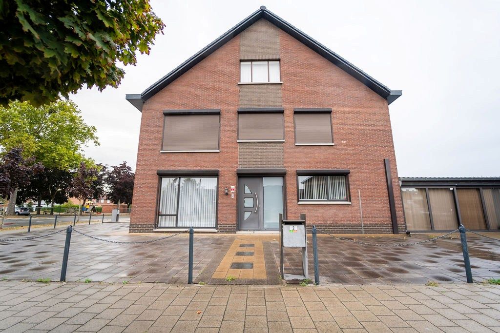 Wonen op de geliefde Erasmuslaan in Hasselt: ruimte, comfort en mogelijkheden foto {{pictureIndex}}