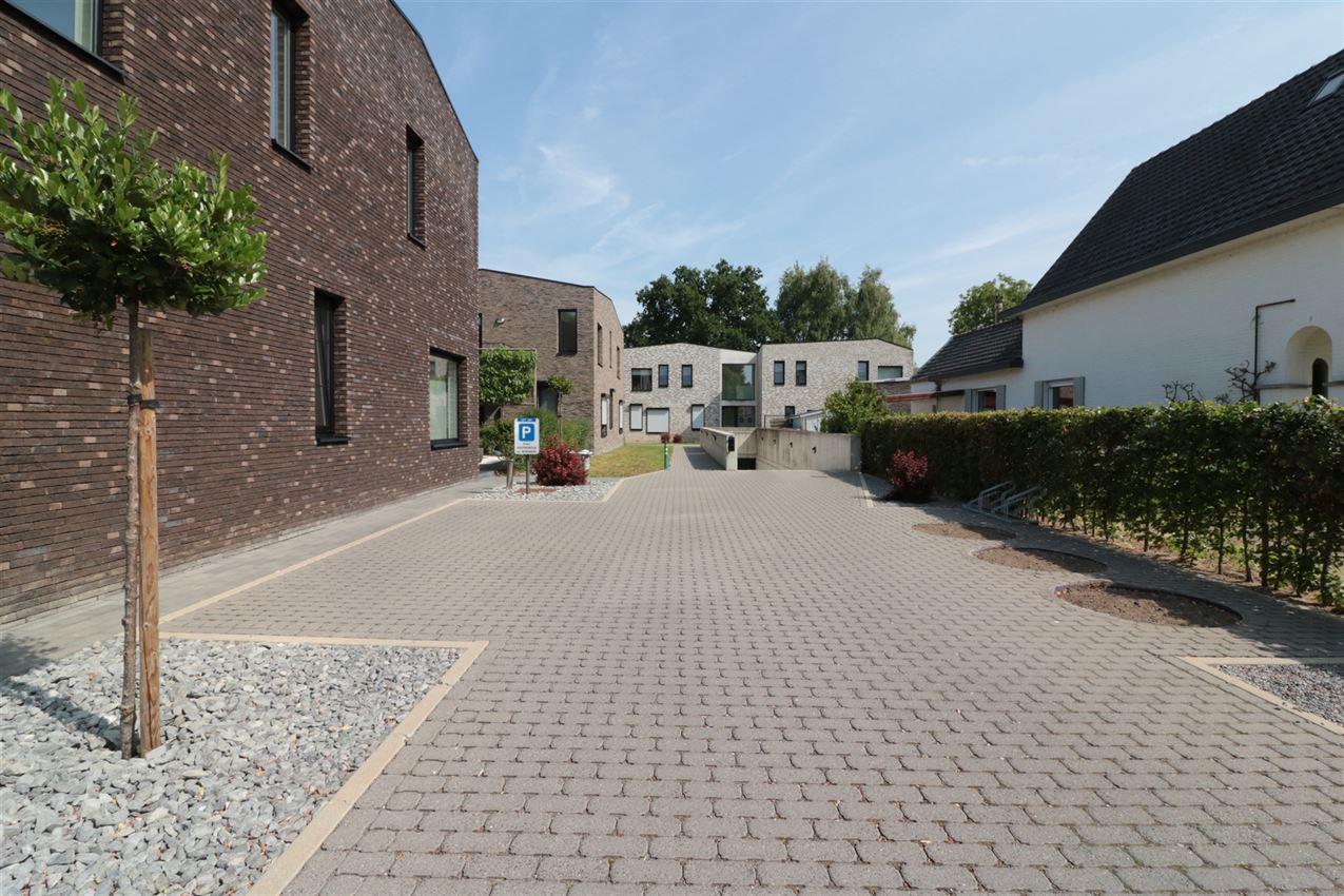 3 appartementen en 4 autostaanplaatsen foto 6