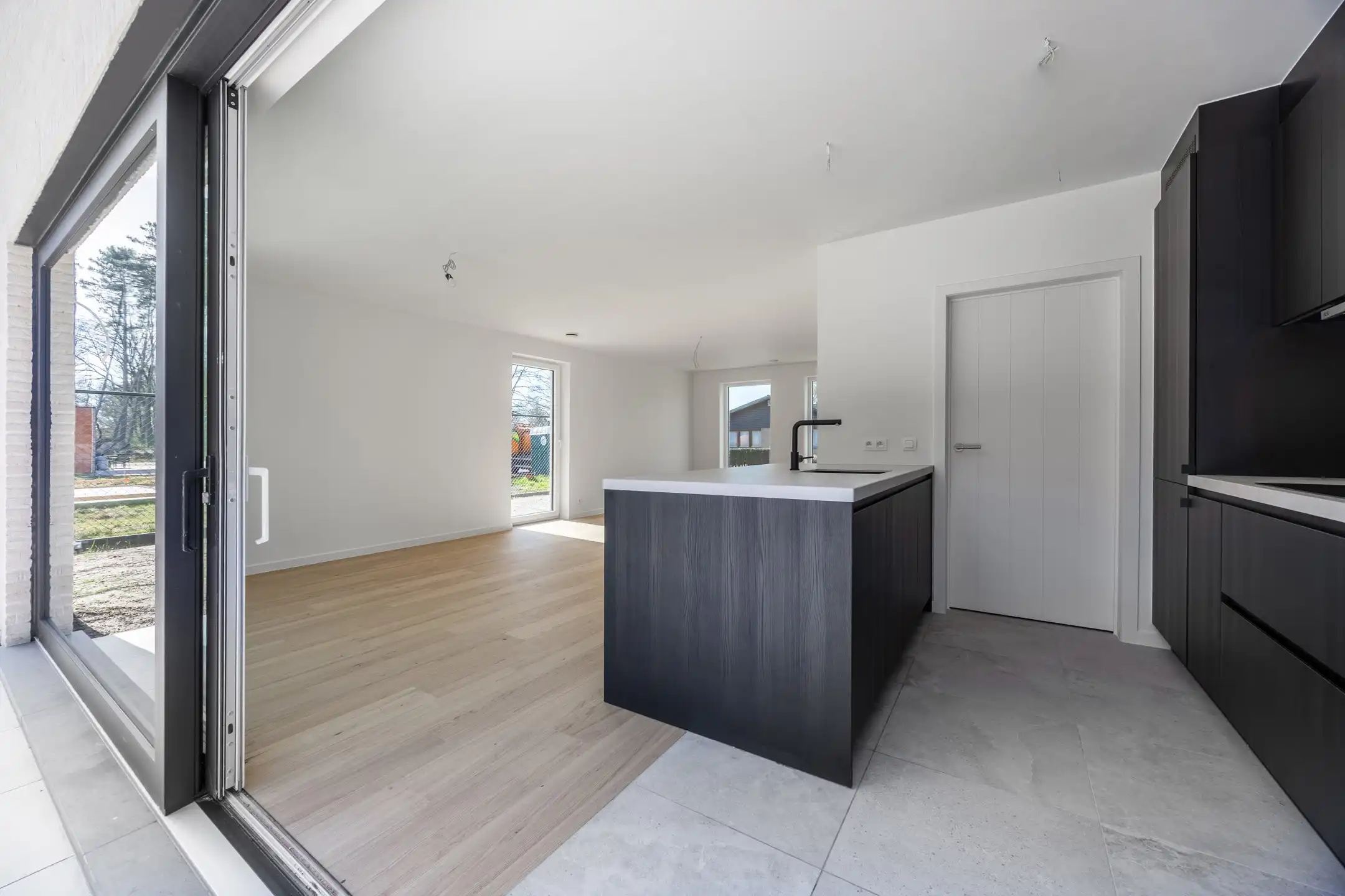 Stijlvolle nieuwbouwkoppelwoning met adembenemend boszicht foto 20