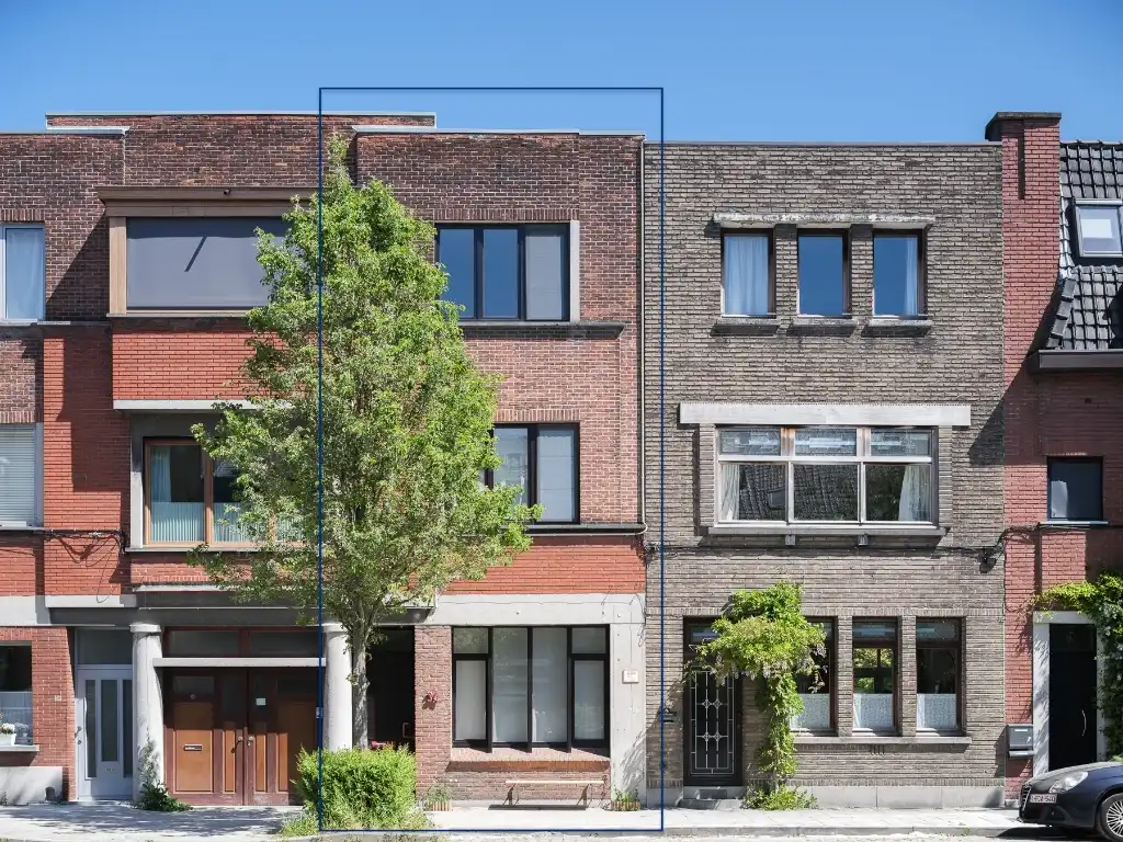 Karaktervolle gezinswoning met o.m. vier slaapkamers, gelegen in de gegeerde stationsbuurt. foto 2